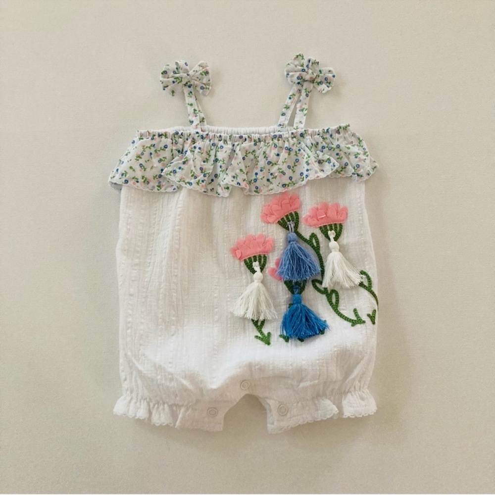 MUDPIE EUC Girls 100% Cotton Muslin Embroidered Tassel Flower Ruffle Trim Bubble